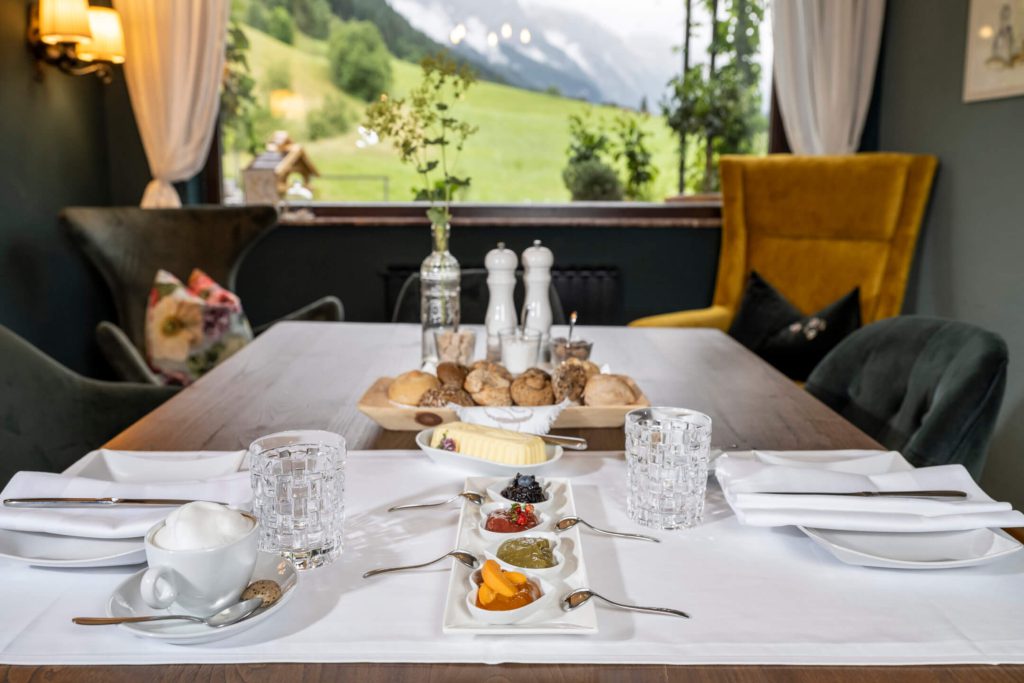 Cozy breakfast table at Hotel Lärchenhof with organic specialties and mountain views.